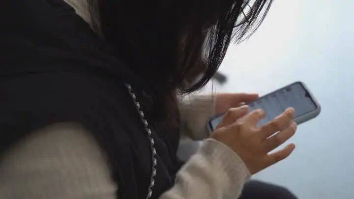 扬州一女子刷短视频惹祸：偷偷去银行取了6万现金<strong></p>
<p>国内玩虚拟币</strong>，结果……