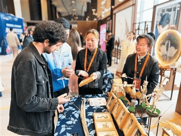 马克龙一路追着它俩<strong></p>
<p>虚拟币做生态</strong>，抢先一步要访华！