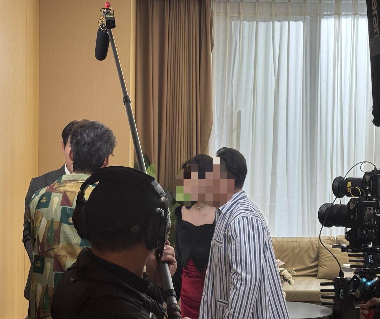 日薪300元招特约演员<strong></p>
<p>cast币是虚拟货币吗</strong>，进组拍戏先交近万元集训费？业内人士揭短剧演员招募利益链