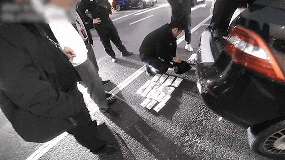 上门取走19万元<strong></p>
<p>虚拟币的资金盘</strong>，杭州一西装革履“金融专员”被抓！在高速服务区被抓，车上塞满现金