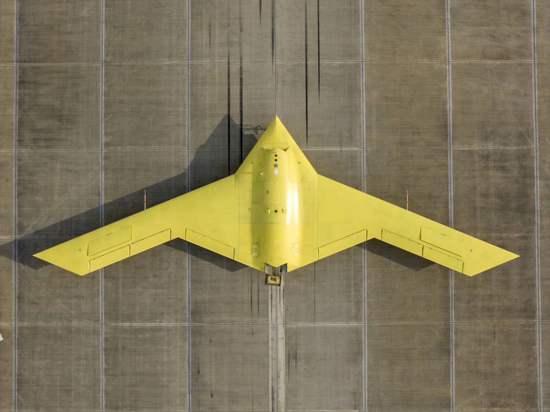 多张高清大图<strong></p>
<p>虚拟币CP</strong>！新型高空高速长航时无人机彩虹-7近日成功首飞