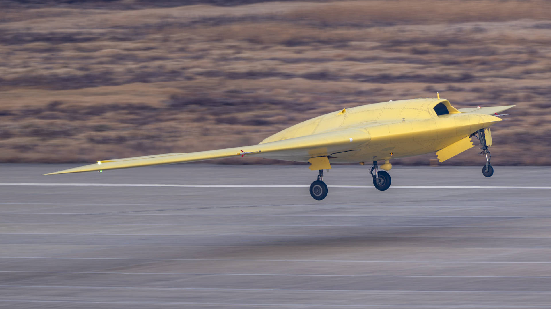 多张高清大图<strong></p>
<p>虚拟币CP</strong>！新型高空高速长航时无人机彩虹-7近日成功首飞