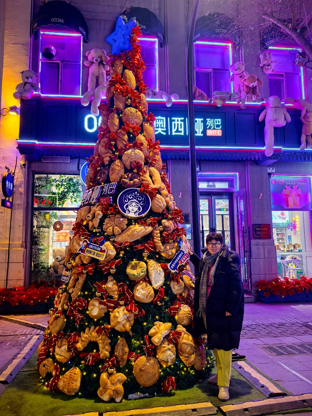 哈尔滨一大列巴面包树成麻雀过冬粮仓<strong></p>
<p>2022年国内虚拟币走向</strong>，设计师：一百多个面包做成，已有两年