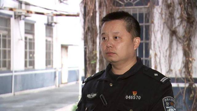 砰！浙江女子刚坐进车里<strong></p>
<p>晋江虚拟币传销</strong>，一把菜刀砸在眼前，随后剪刀又飞来