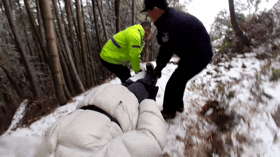 “脚断了<strong></p>
<p>个人挖虚拟币一般拘留多久</strong>，这辈子完了！”游客在1200米山上赏雪受伤，浙江民警带4人将其抬下：我是民警，我得在第一个